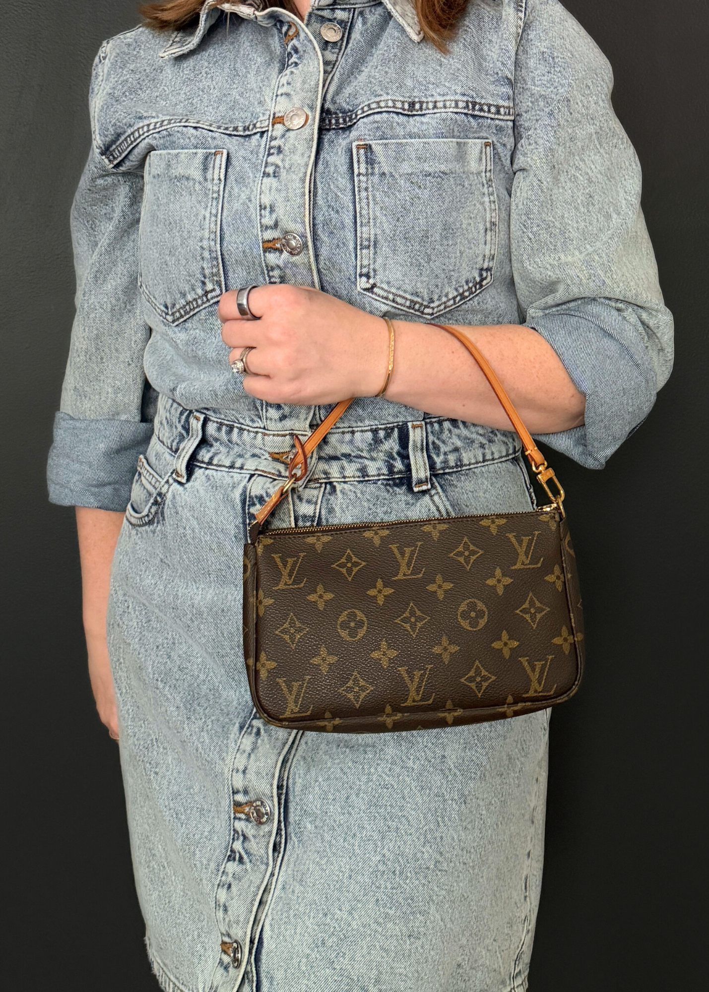 LOUIS VUITTON POCHETTE