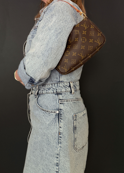 LOUIS VUITTON POCHETTE